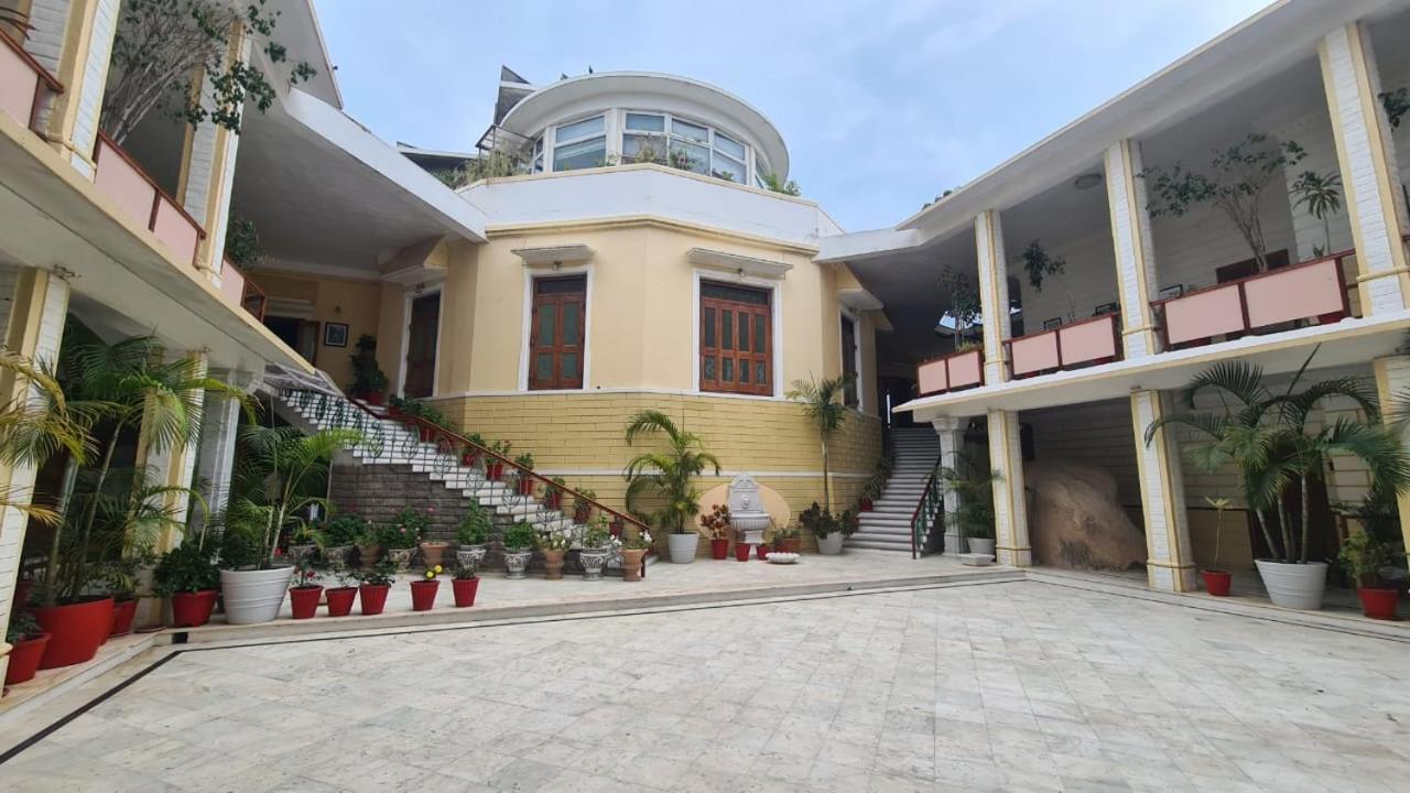 Kesar Bhawan Palace Mount Abu Exterior foto